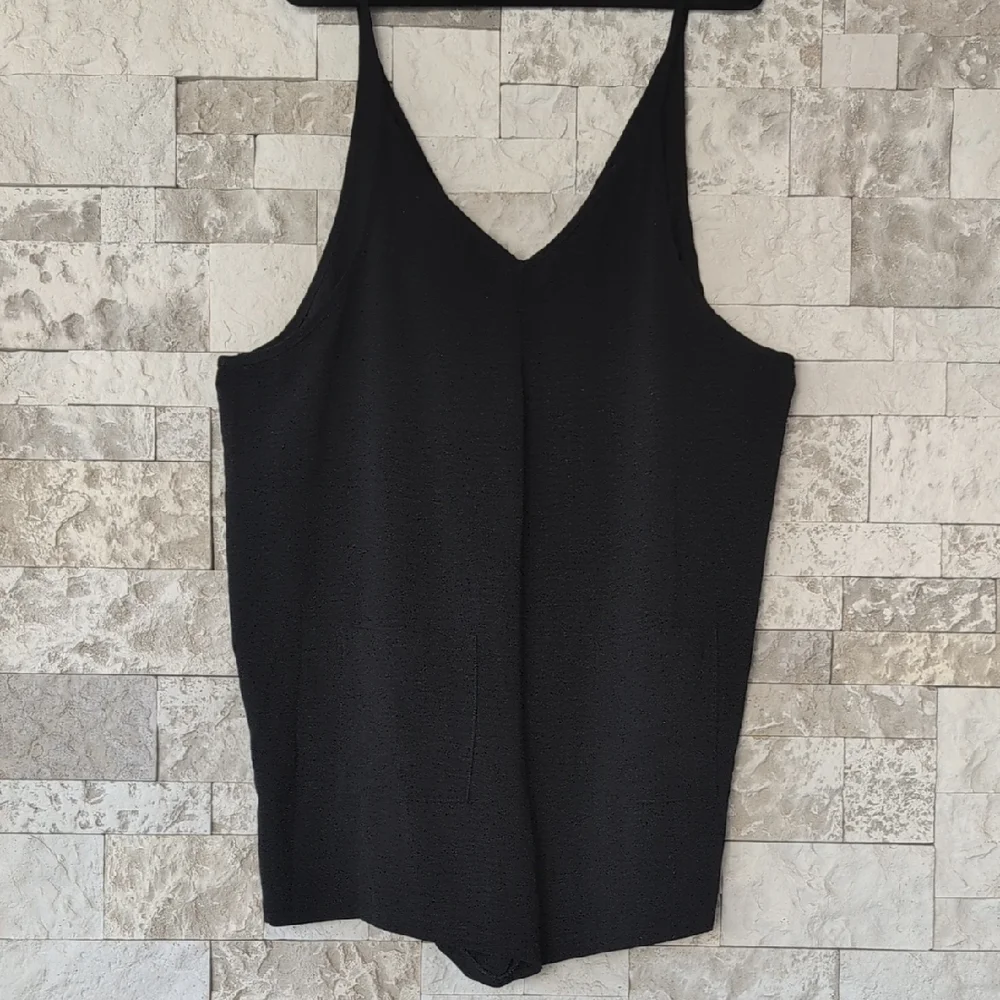SHEIN Curve Romper Shorts Black V-Neck Spaghetti Strap Front Pockets Plus Size